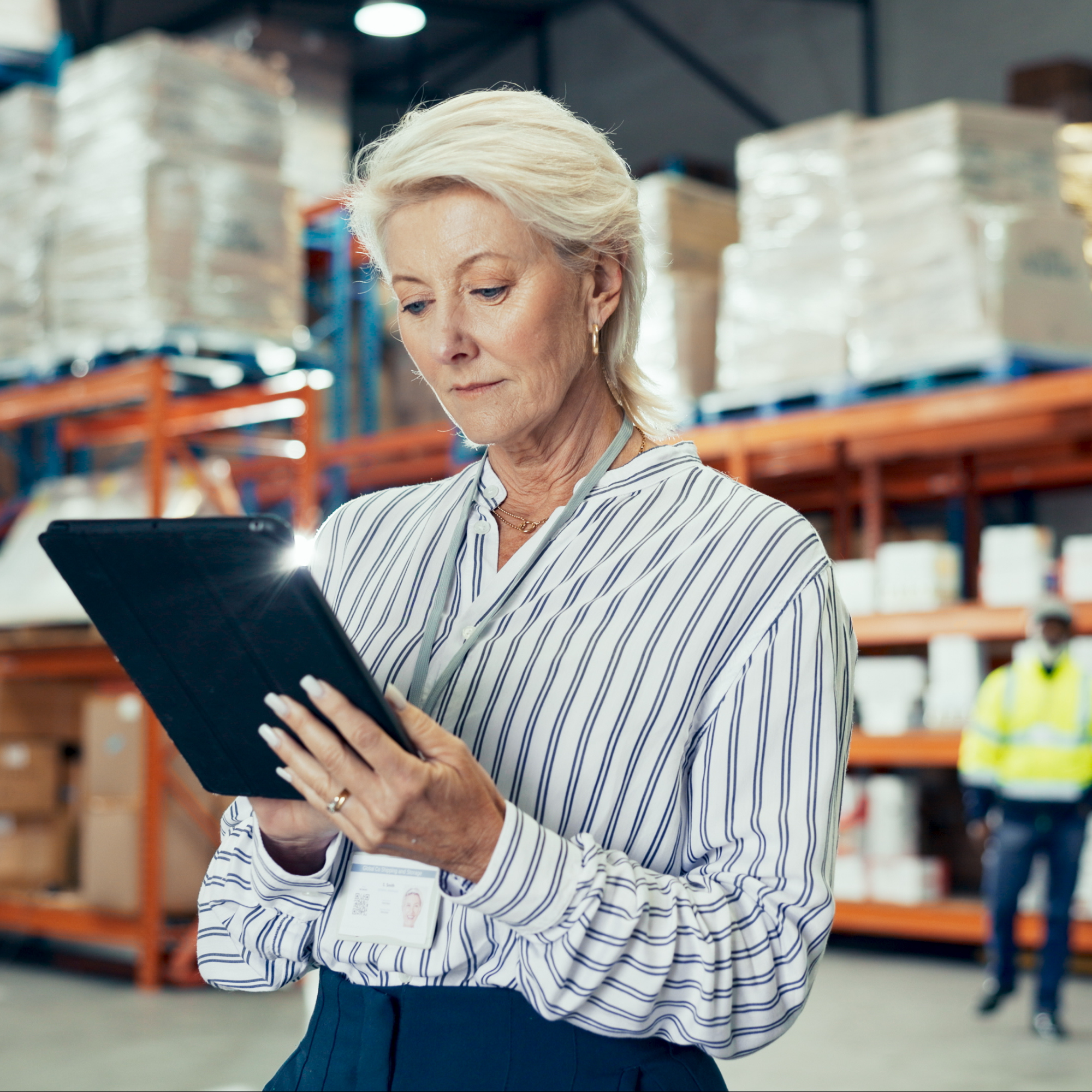Using tablet to monitor distribution logistics